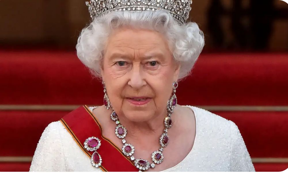 Queen Elizabeth's iconic jewelry heir (Not Camilla or Kate)